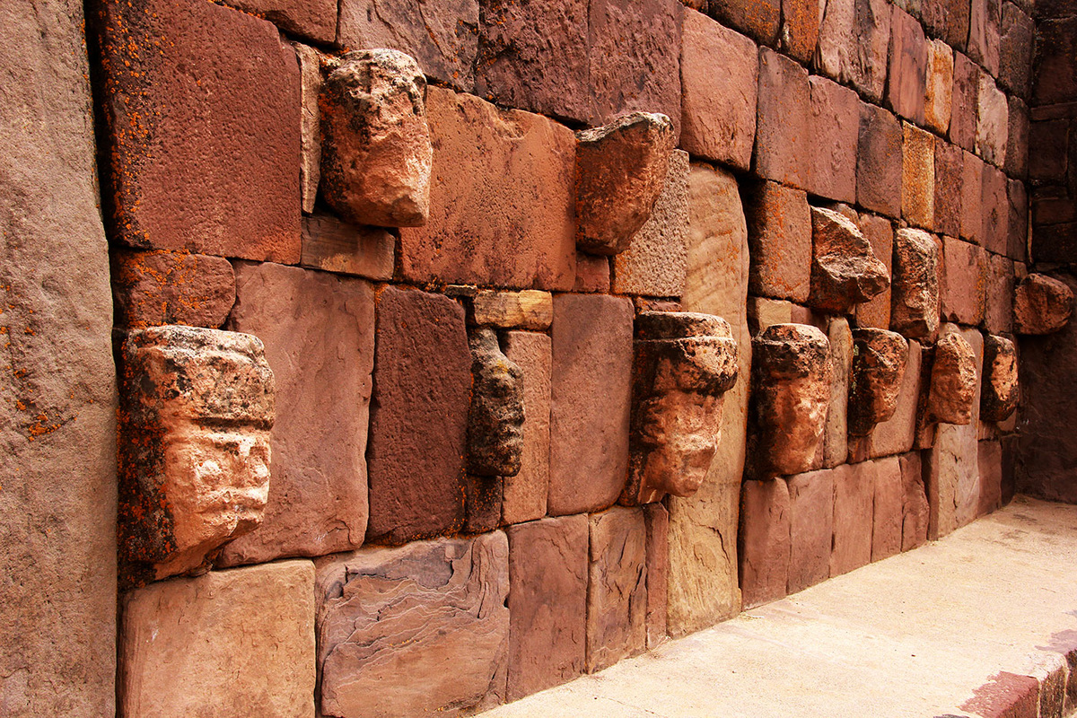 Что скрывается за этими величественными камнями? Источник фото - https://golnk.ru/2gVpN