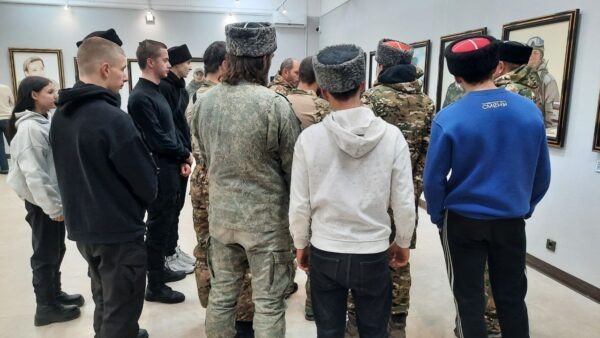    Ещё до официального начала мероприятия в выставочный зал музея имени Куинджи пришло много посетителей