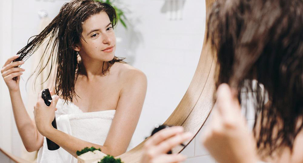 Только пустая трата денег: стилист рассказала о бесполезных средствах для волос