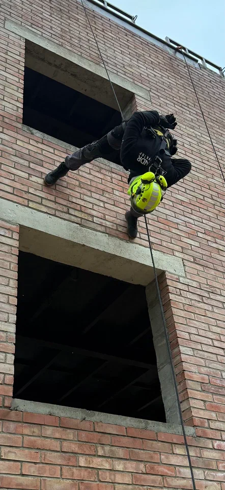 Практический спуск на тренировочном объекте ЦПО «АЛАНДР»