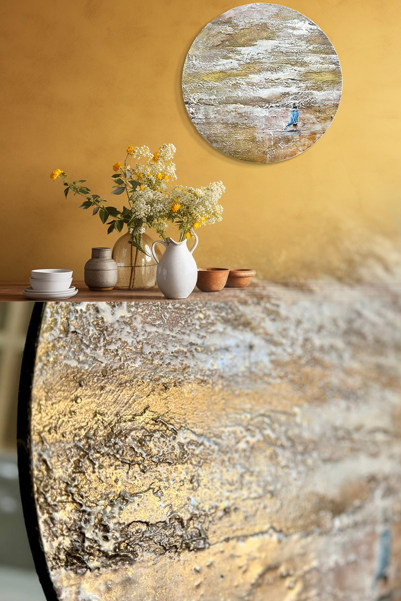 Фактурная картина с девочкой на берегу