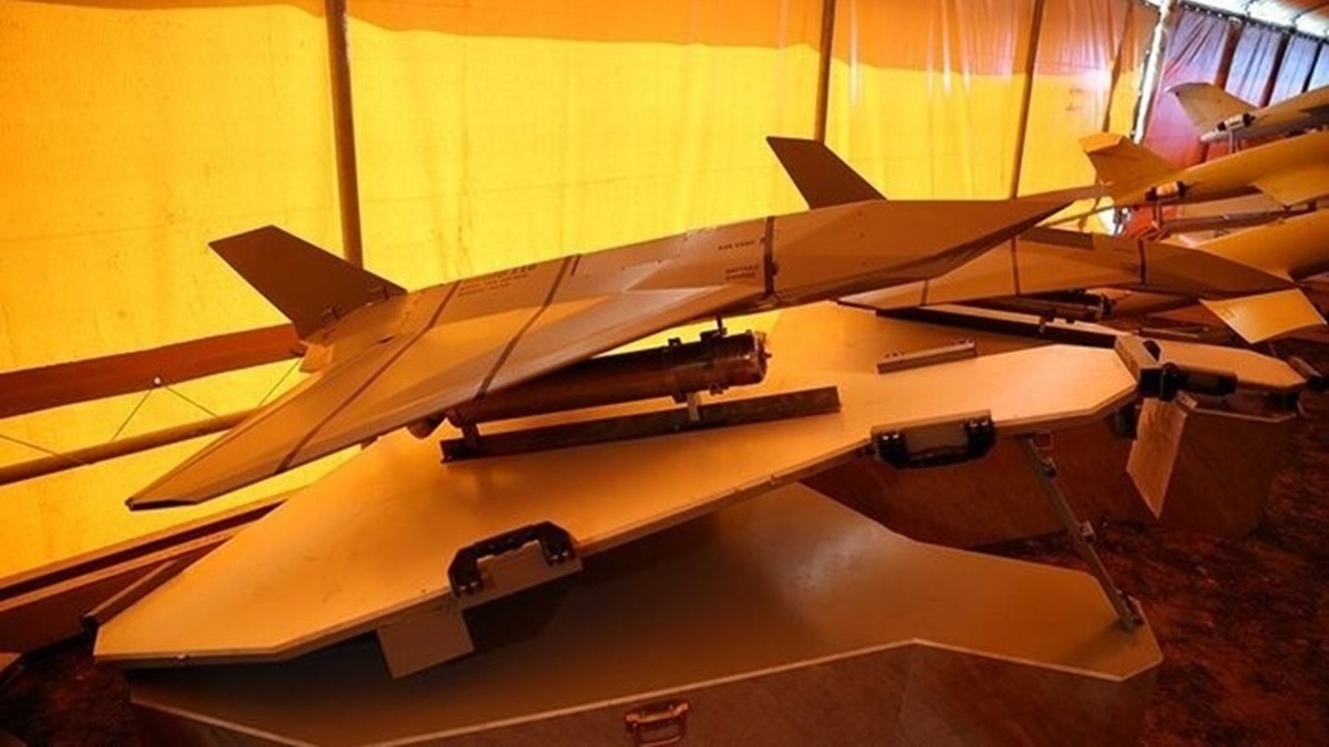 На фотографии: «Хадид-110»: дешёвый, быстрый и незаметный дрон-камикадзе с реактивным двигателем. Источник фото: https://files.hightech.plus/photos/article-48b18bfe-d408-47a2-be66-995940184c62/d8f4b4b1-0763-489f-8fb6-1ede9ccf13e9.jpeg