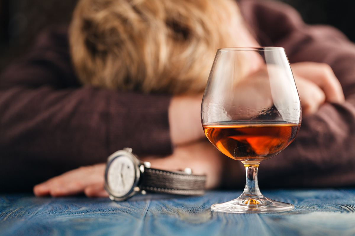 Отравление виски (источник изображения: freepik.com)