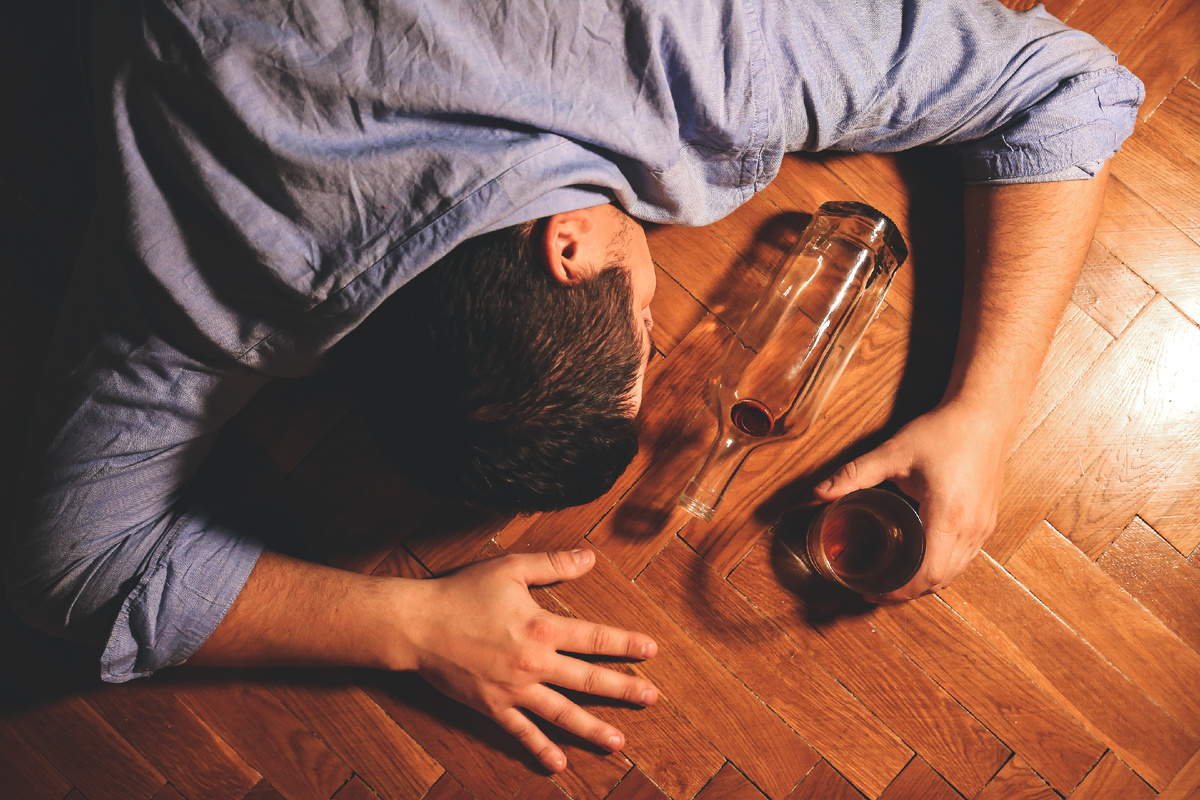 "Паленый" алкоголь (источник изображения: freepik.com)