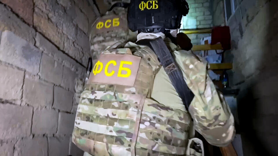     ФСБ задержала 10 россиян за диверсии по заказу спецслужб Украины ИЗВЕСТИЯ/ЦОС ФСБ РФ