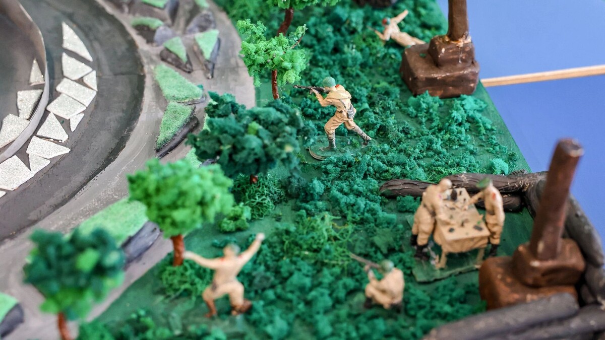    Фрагмент работы школьников для конкурса макетов, посвященных Великой Отечественной войне. Фото: Андрей Ткачёв / "Ямал-Медиа"