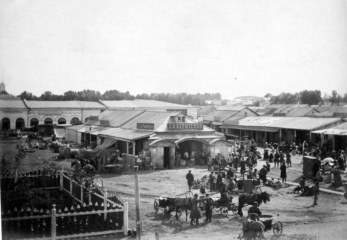 Гостиный двор и деревянный корпус Берштейна. Вид со стороны ул. Успенской. 1880-е гг.