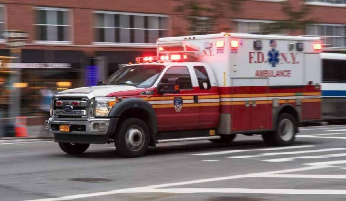     Автомобиль скорой помощи в Нью-Йорке. Источник: ria.ru Автор фото: Дмитрий Паршин