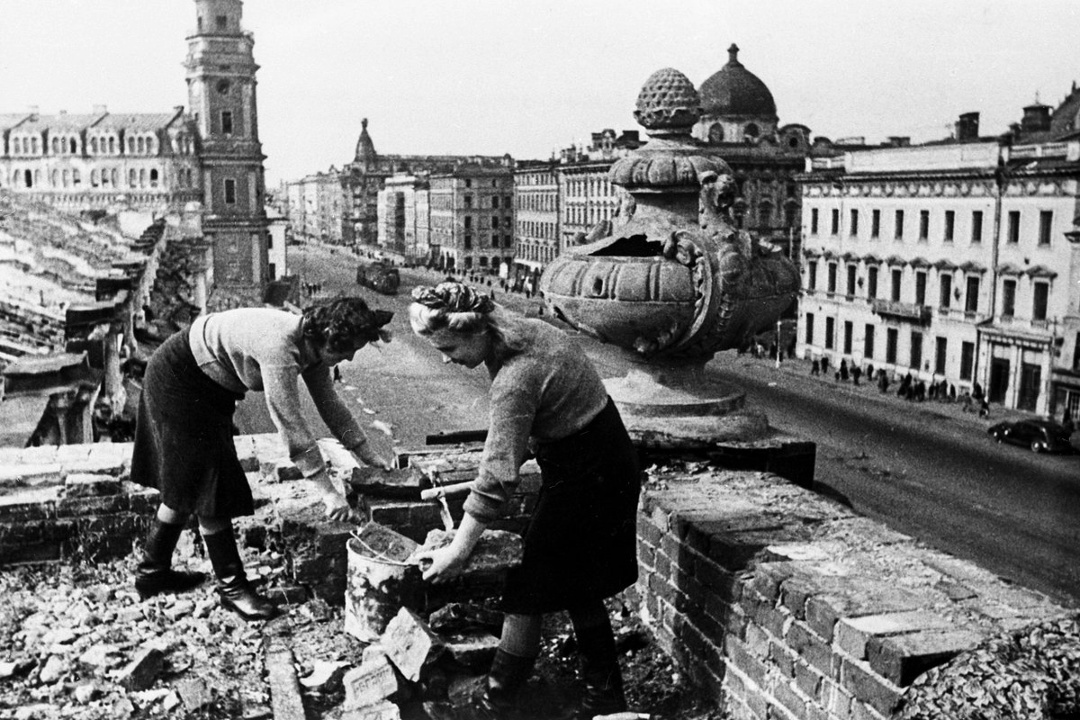 Восстановление Ленинграда, в котором принимал участие Тойво Ниеминен. Лето 1945 года. Источник: просторы интернета.
