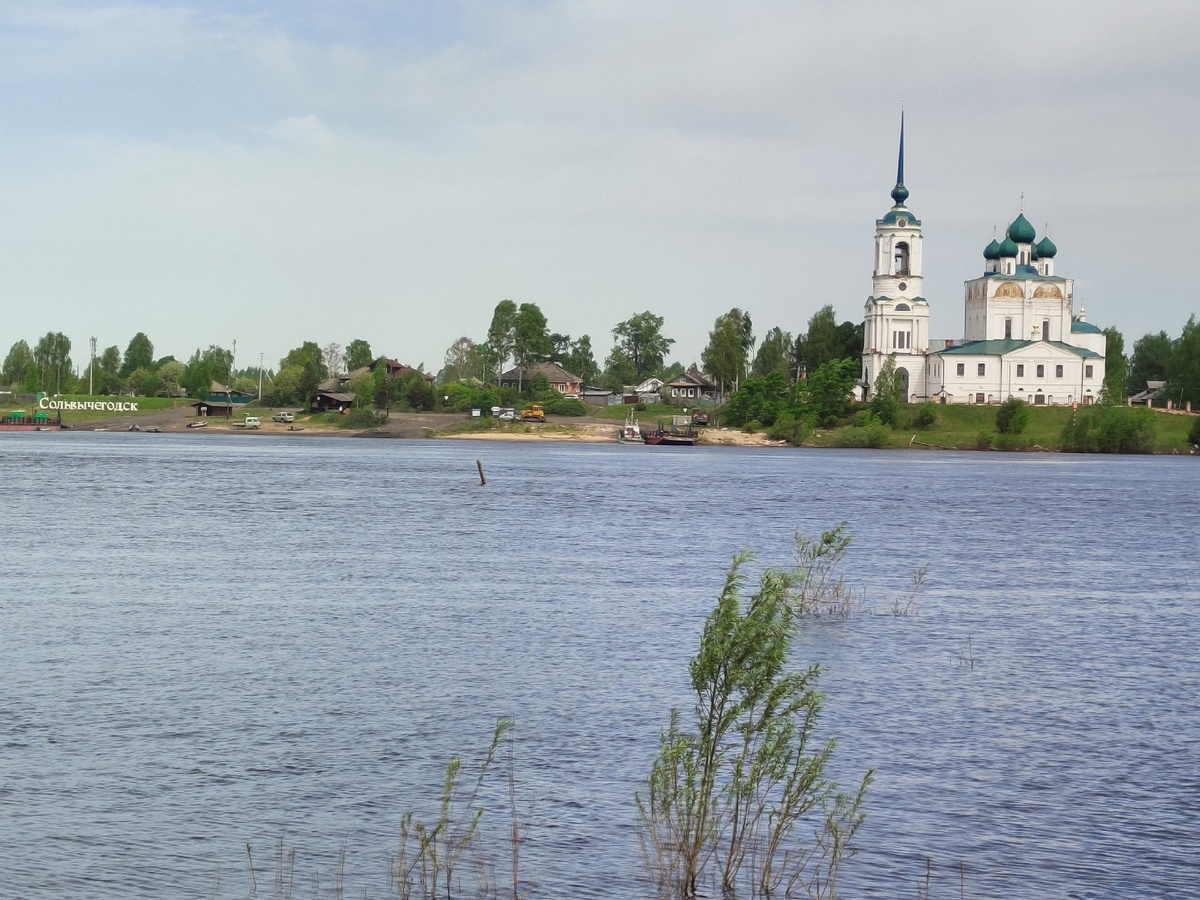 Вид на г. Сольвычегодск с противоположного берега.