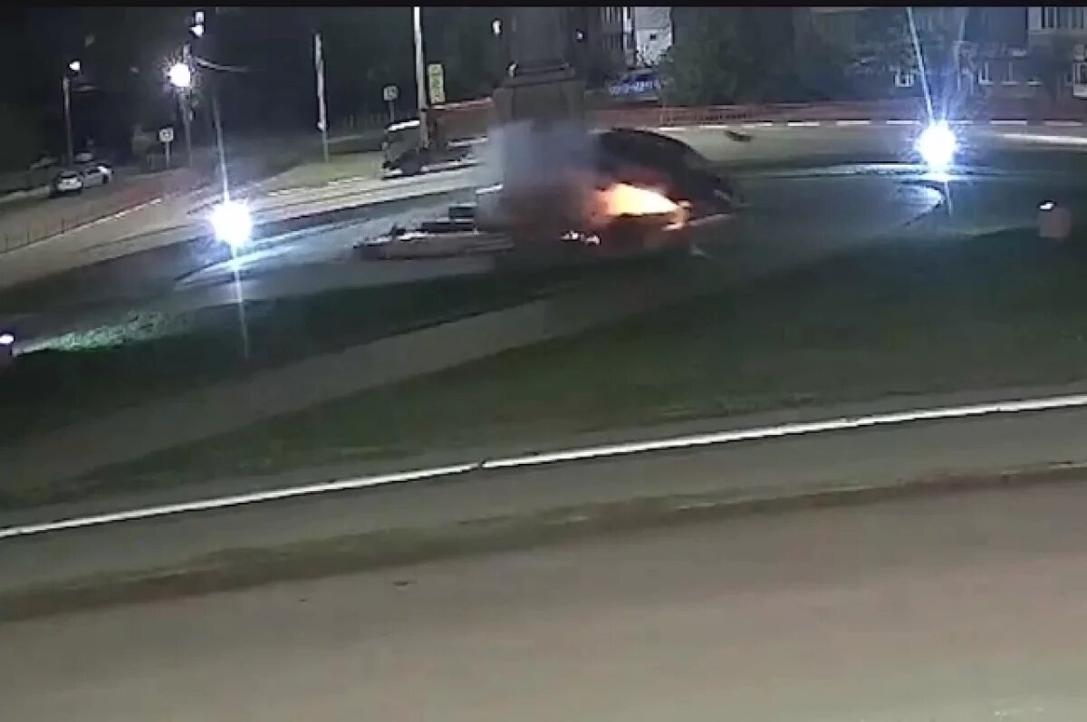    Внедорожник врезался в памятник святому в Камышине – видео