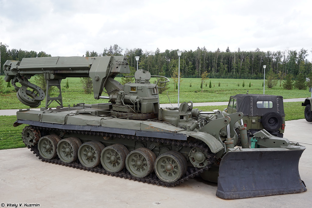 Инженерная машина разграждения ИМР-2М1.