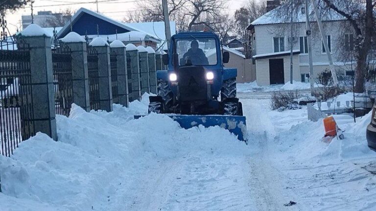    С улиц Оренбурга за выходные вывезли более 7 тысяч кубометров снега Оренбуржье