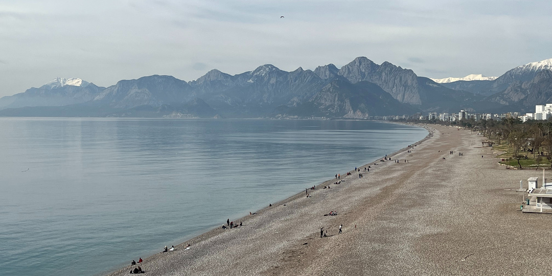 Новый год без лишних трат: сколько на самом деле стоит зима в Анталии