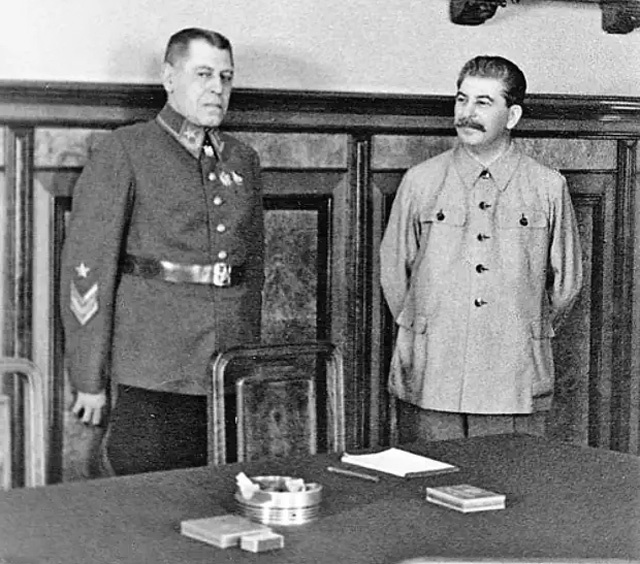 Борис Михайлович Шапошников в кабинете И.В. Сталина