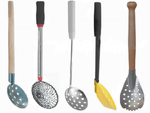 Понимая, для каких целей предполагается использовать инструмент, можно правильно выбрать черпак для зимней рыбалки по конструкции. Чтобы пробивать лед, образовавшийся на поверхности воды, или отстукивать наледь с ледобура, нужны крепкие шумовки, которые выдержат такие нагрузки. Если нужно только убирать шугу или вылавливать живцов, подойдут и более хлипкие черпаки.