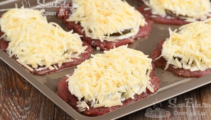 Мясо по-французски, которое вас точно удивит вкусом (все дело в соусе)