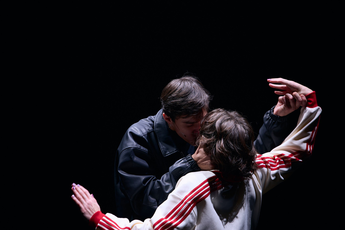    Сцена из спектакля «Последние»