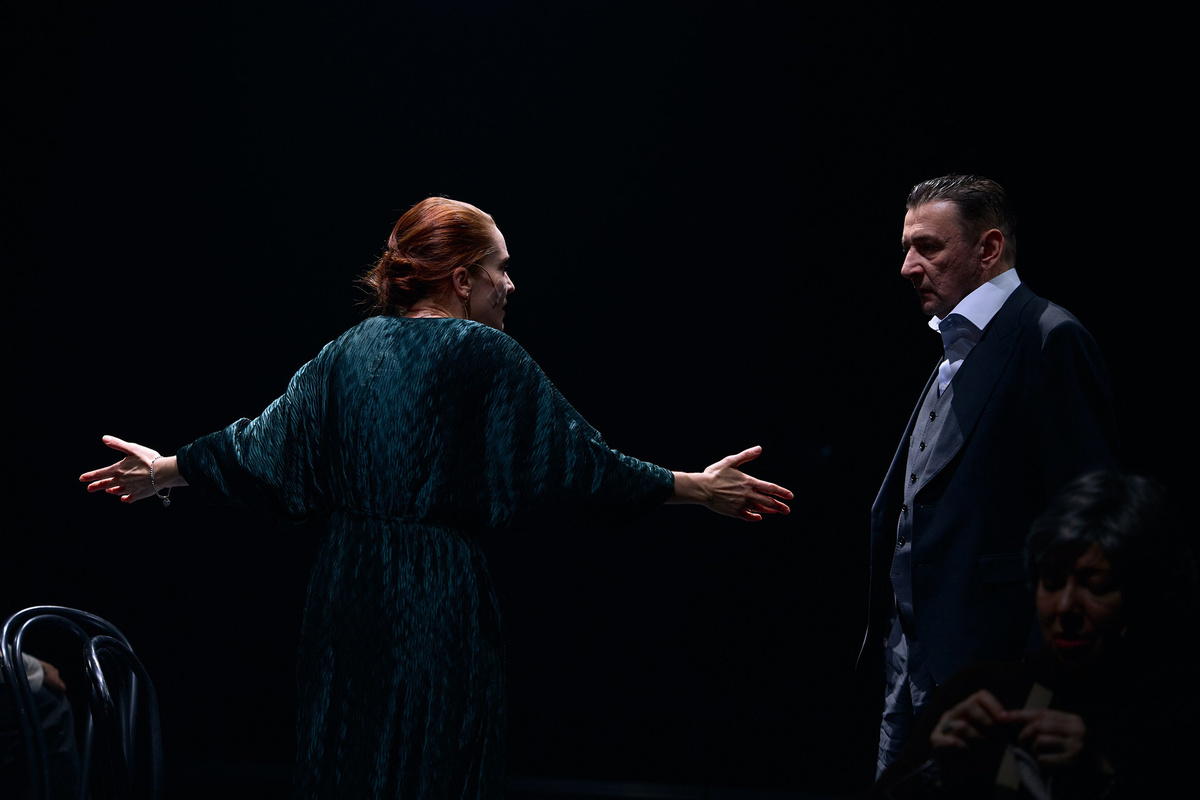    Сцена из спектакля «Последние»