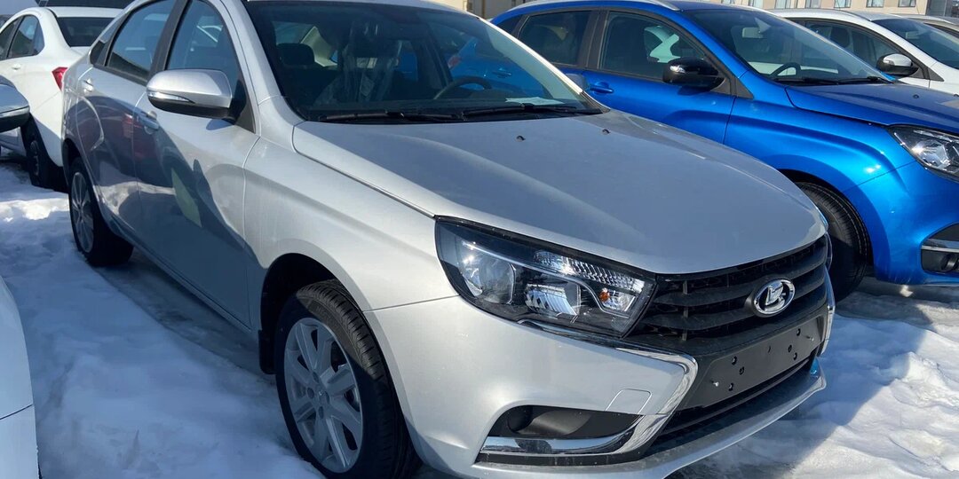 Женщина купила в кредит Ладу Весту, которая была признана браком. АвтоВАЗ отказался вернуть уплаченные за 3 года проценты. А что решил суд?