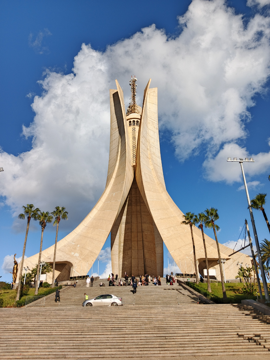 Памятник Славы и Мученичества — монумент, установленный в городе Алжире в честь павших в войне за независимость Алжира 1954–1962 годов.