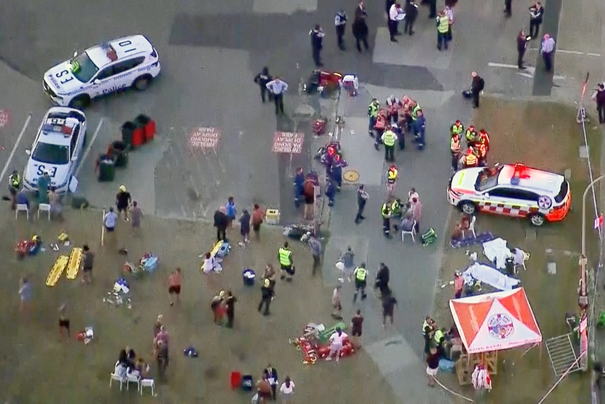    Тысячи отдыхающих бросились бежать, когда раздались выстрелы./REUTERS
