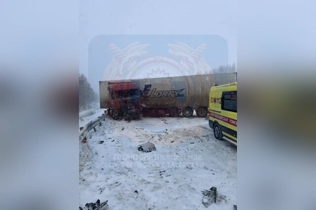    Массовая авария случилась на трассе в Альметьевском районе. Фото: ГИБДД по РТ