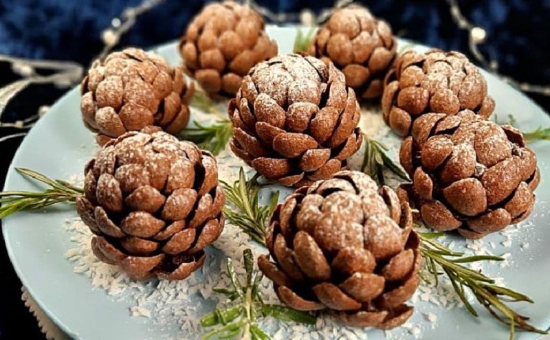 Новогодние “Шишки” на скорую руку: самый эффектный и легкий десерт без выпечки