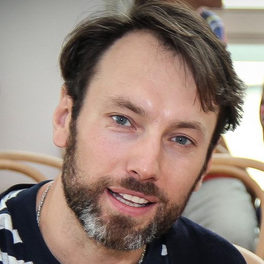     Антон Яковлев поставил спектакль-путешествие «Герой нашего времени» в Театре имени Гоголя