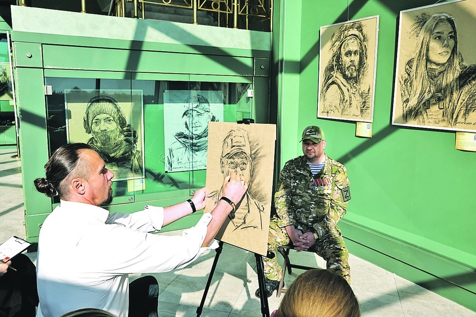    В портретах героев отражается тонкое понимание внутреннего мира человека, передать который возможно только при искреннем интересе художника к своей модели. Соцсети