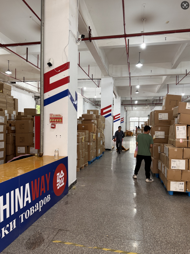 Склад компании CHINAWAY с зоной ПРОВЕРКИ ТОВАРА слева. Находиться в городе Иу, Китай. 