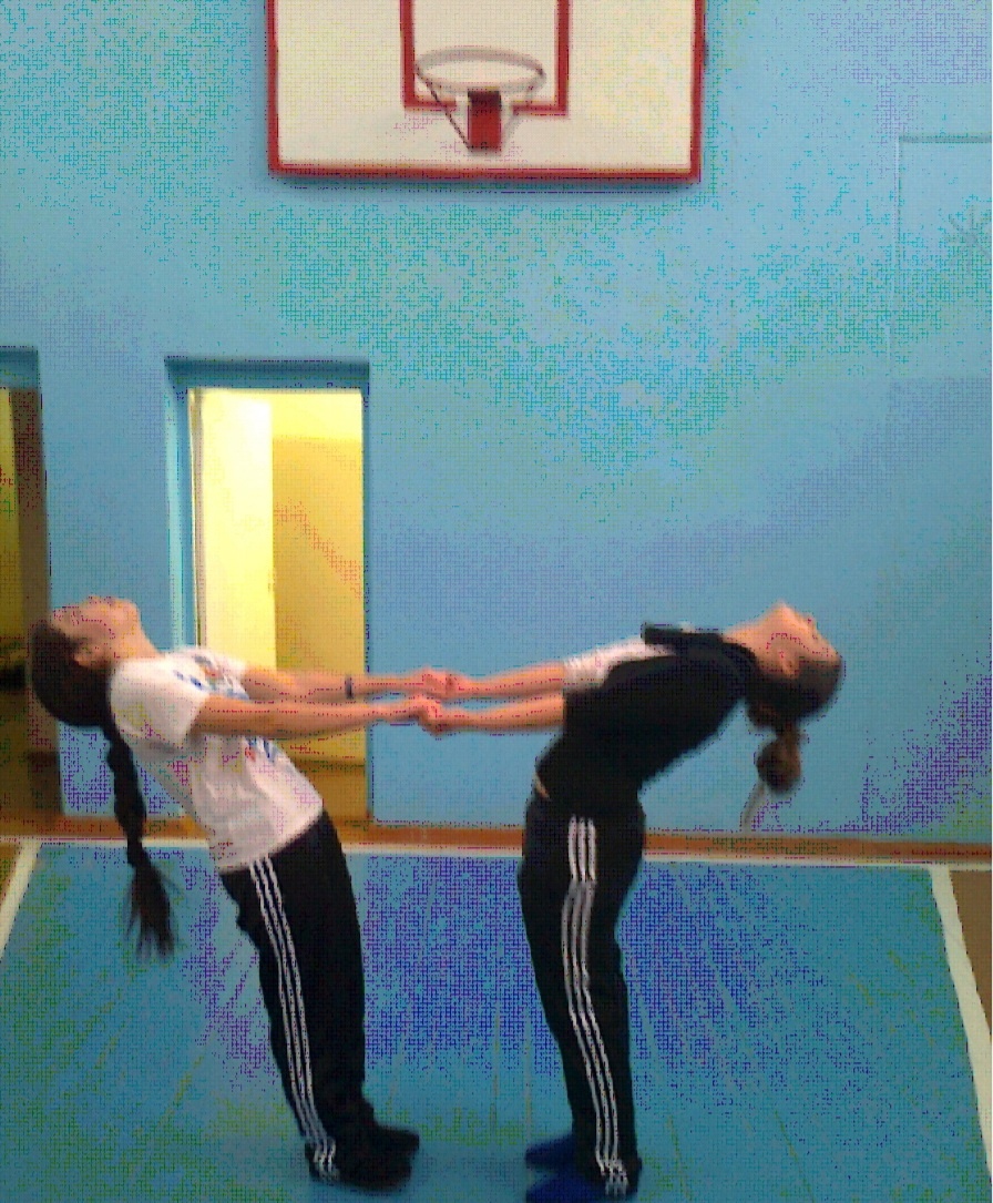 Разучиваем комплекс гимнастических упражнений в паре.