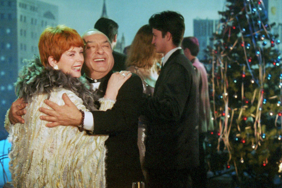 Актриса и юмористка Клара Новикова и пианист Левон Оганезов во время съемок новогоднего проекта "Голубой огонек", 2000 год ©Людмила Пахомова/ТАСС  📷