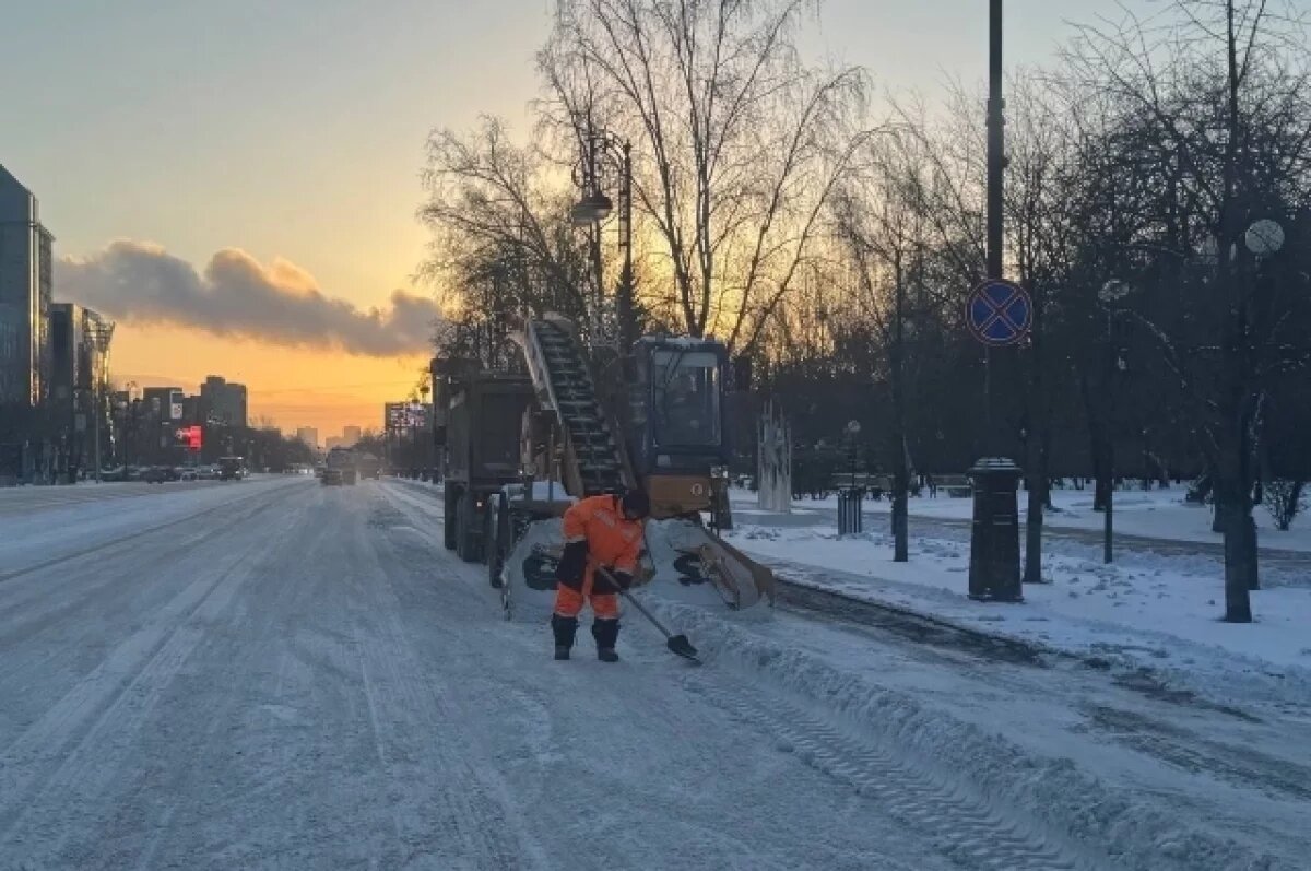    Более 460 единиц техники заняты уборкой снега в Тюмени