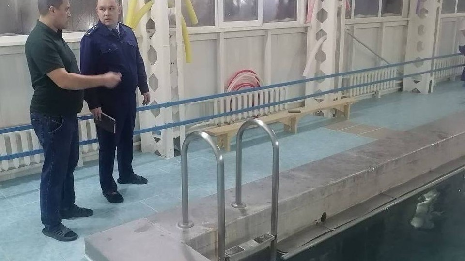 Четверо детей отравились хлором в бассейне в Башкирии: прокуроры организовали проверку