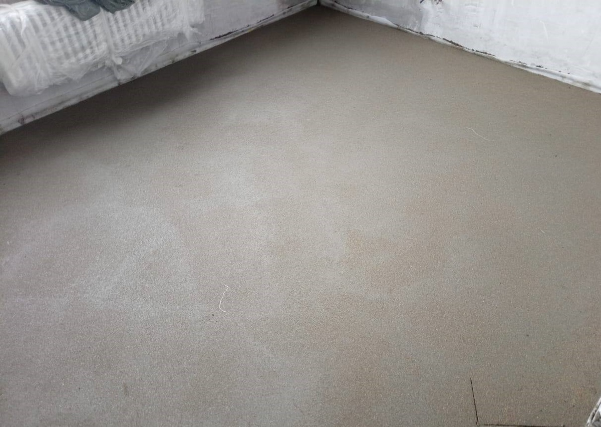 Совершенно ровная полусухая стяжка