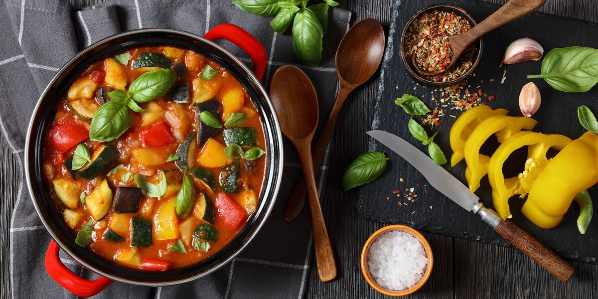 Теплые блюда помогают перистальтике, улучшают метаболизм и дают организму мягкую, стабильную энергию