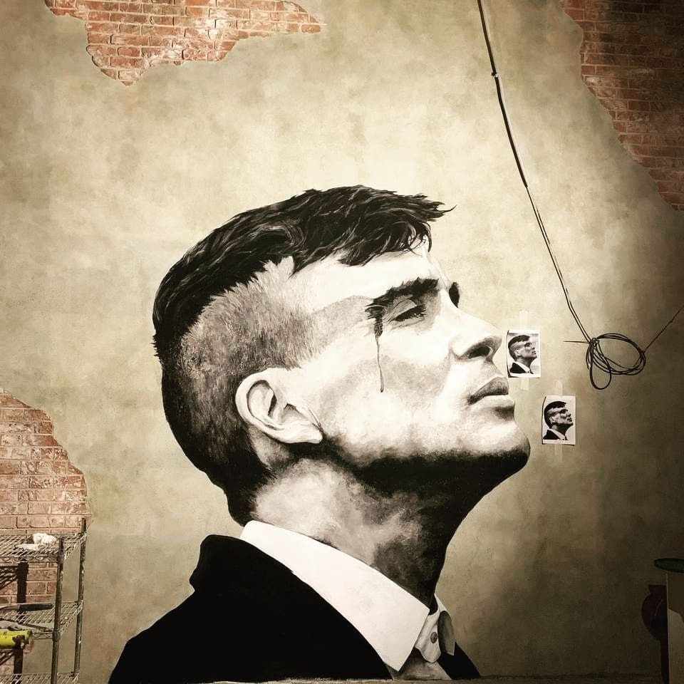 Оформление стены в салоне мужских костюмов «Провокатор». Авторы: «Decor Eight project».