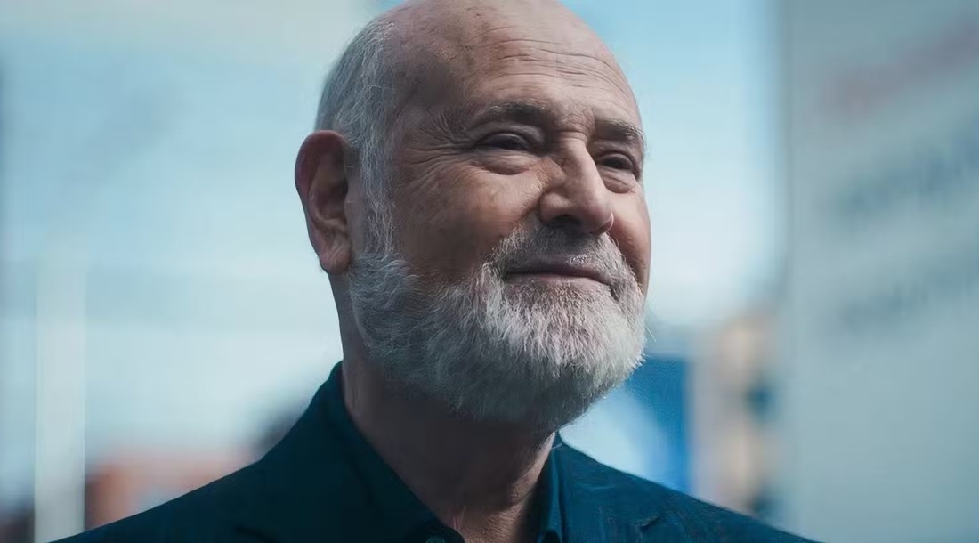     Роб Райнер, кадр из сериала «Медведь» (2022-...)