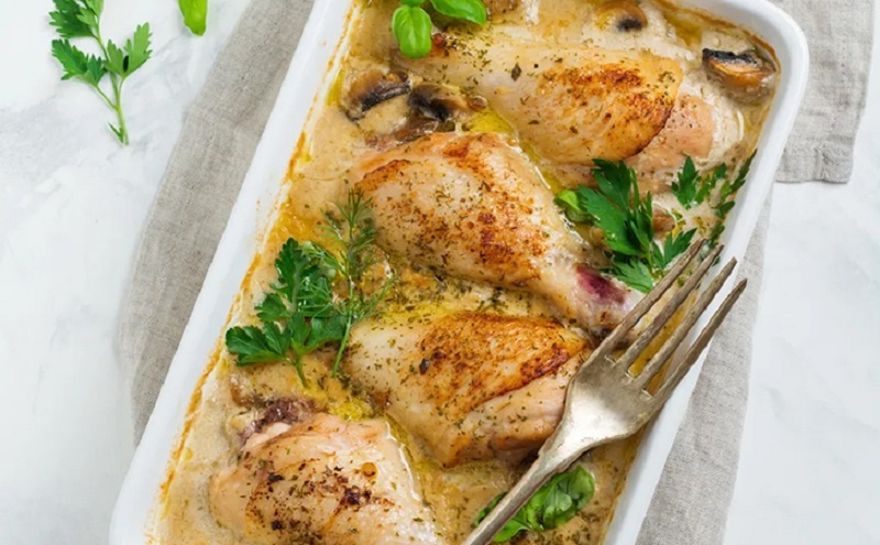 Курица по-гасконски с сырным соусом: ресторанный стиль для домашнего праздника