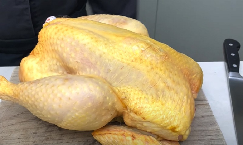 Курица по-гасконски с сырным соусом: ресторанный стиль для домашнего праздника