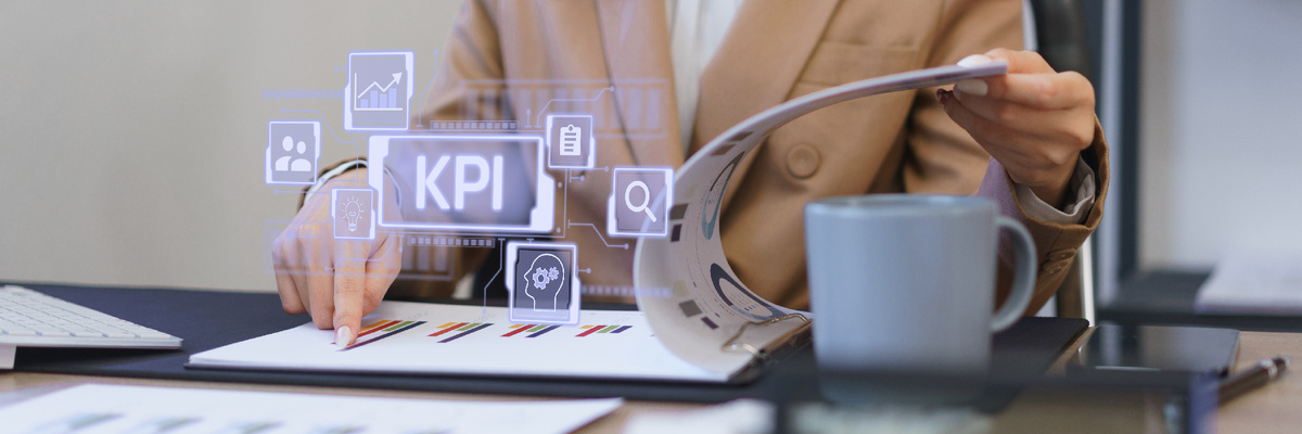 HR-метрики переводят управление персоналом с интуитивных решений на язык данных и бизнеса, превращая HR из обслуживающей функции в стратегический центр, который напрямую влияет на эффективность, устойчивость и финансовые результаты компании.