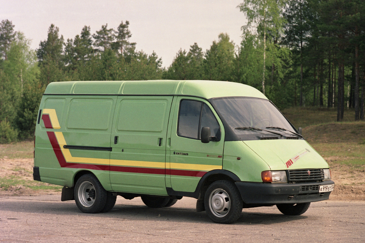 Один из первых фургонов ГА3-2705