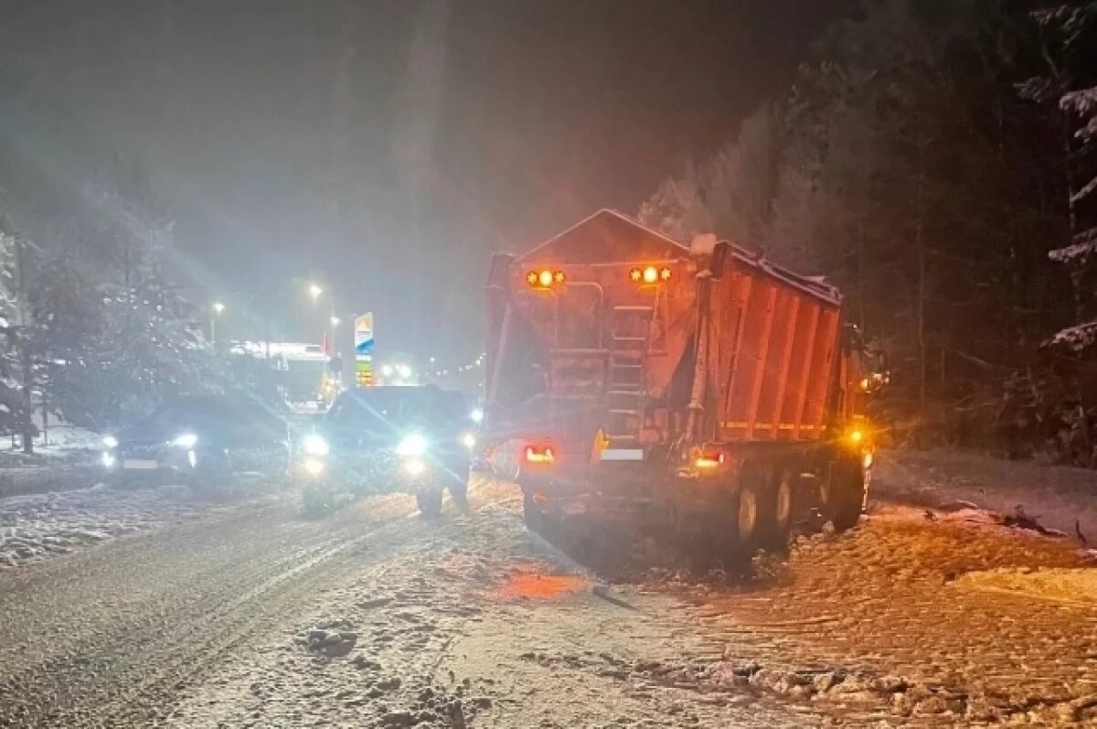    В массовом ДТП на трассе в Кировской области пострадал 65-летний мужчина