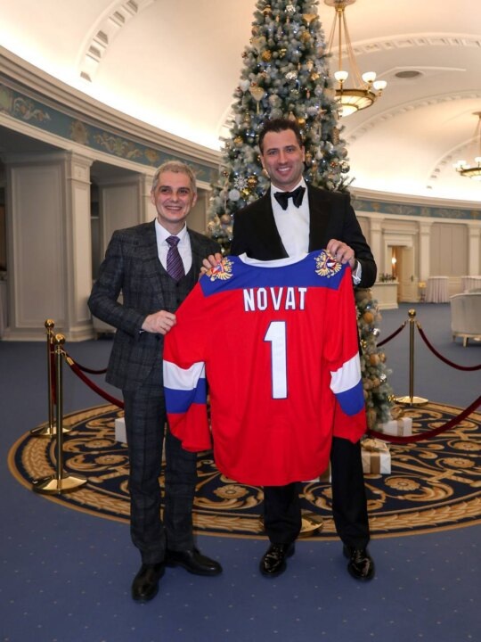    Роман Ротенберг и генеральный директор Новосибирского театра оперы и балета Айрат Тухватуллин (слева). Фото: телеграм-канал Романа Ротенберга