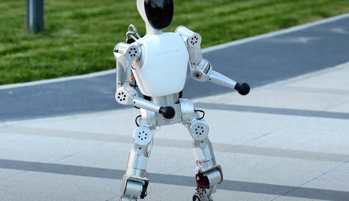 Кадр из видео Noetix  📷
