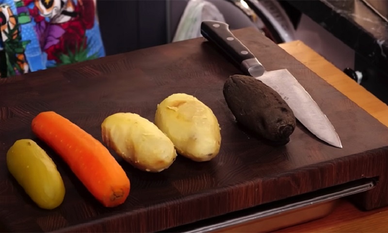 Винегрет с килькой: добавляем один ингредиент и превращаем простой салат в событие на столе