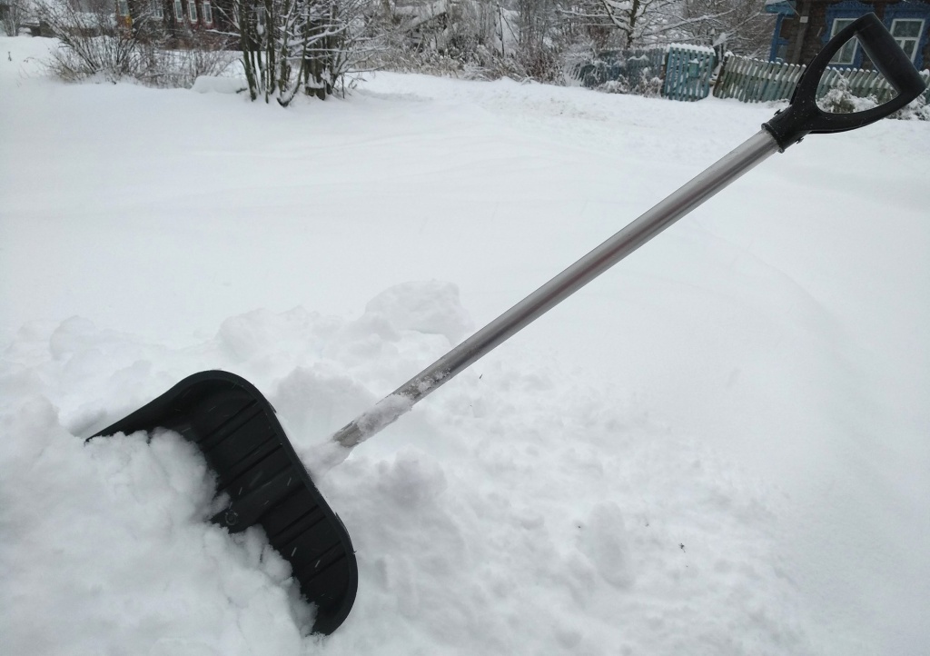  Обычная лопата для снега