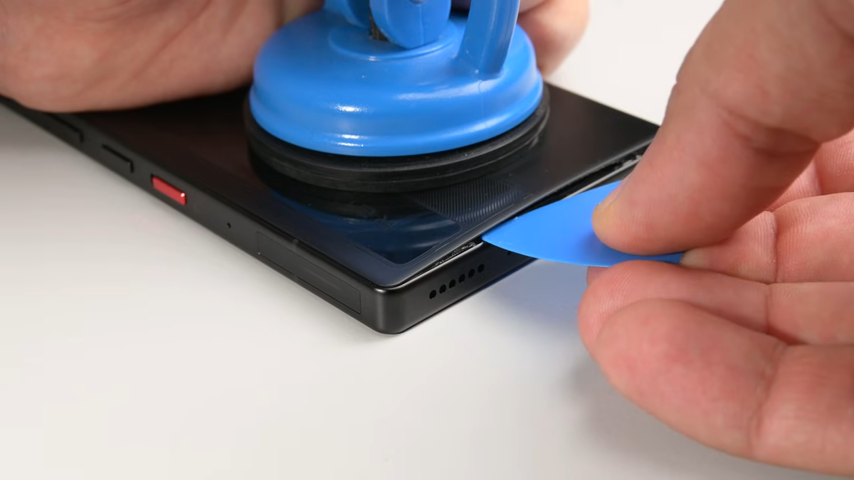    RedMagic 11 Pro «завалил» тест ремонтопригодности iFixit [ВИДЕО]