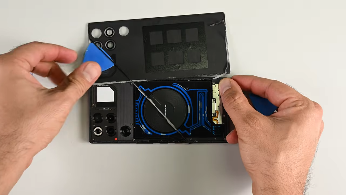    RedMagic 11 Pro «завалил» тест ремонтопригодности iFixit [ВИДЕО]